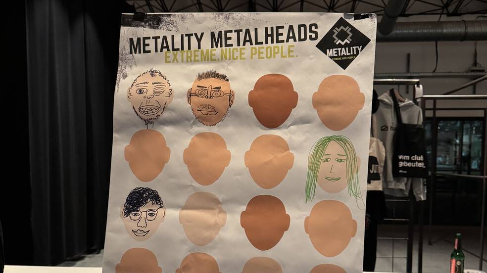 Metality Stand