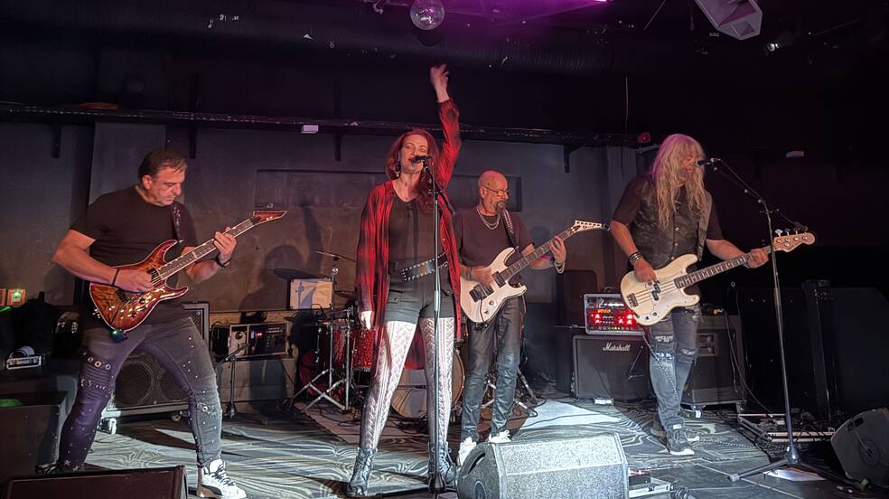 Band Rosen beim Auftritt
