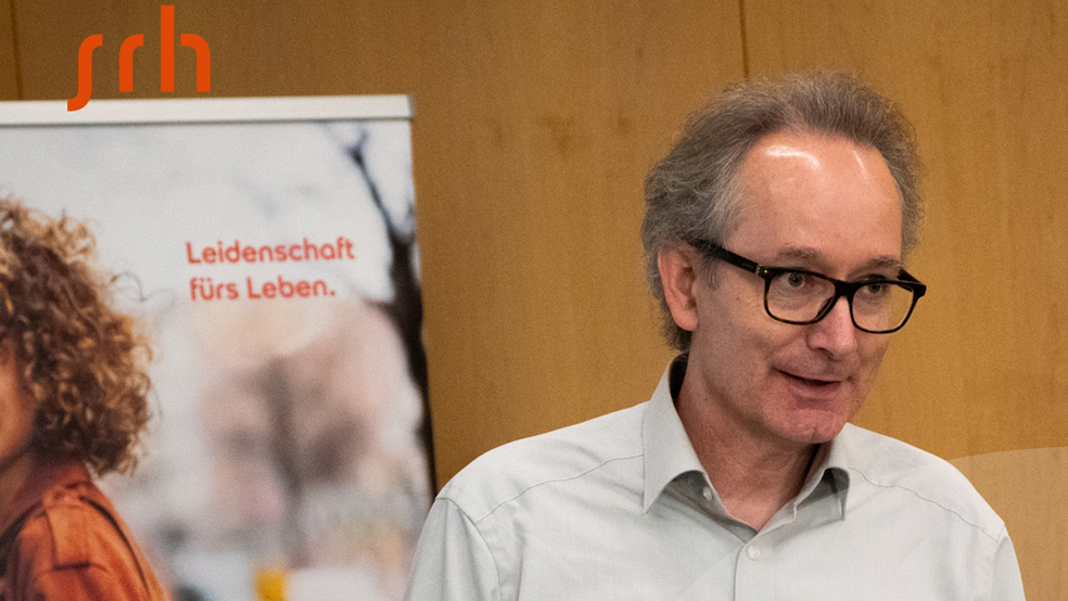 Dr. Gustav Wirtz während seines Vortrages zum Thema Reha-Schnittstellen