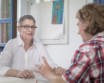 Coachingsitutation zwischen zwei Frauen