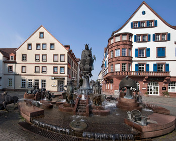Innenstadt samt Brunnen in Kaiserslautern