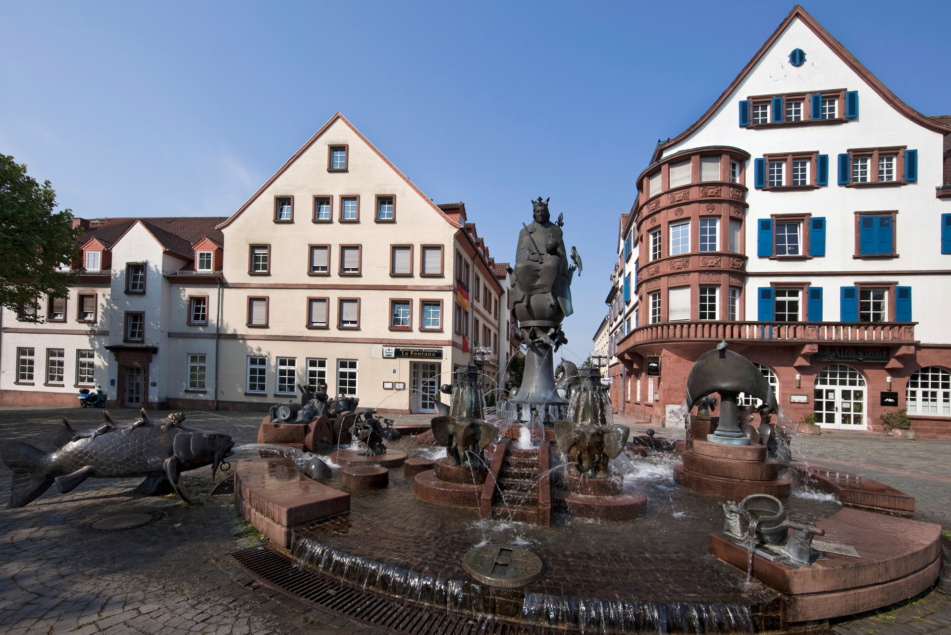 Innenstadt samt Brunnen in Kaiserslautern
