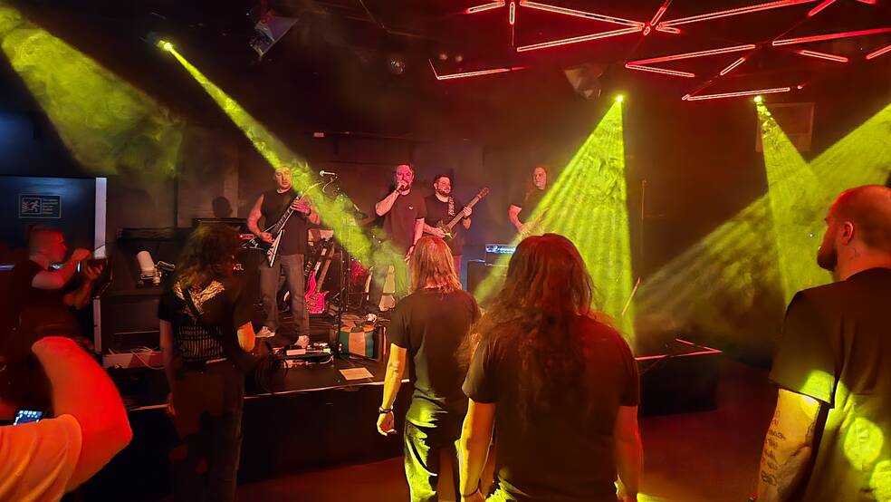 Band Pay for Nothing bei Auftritt