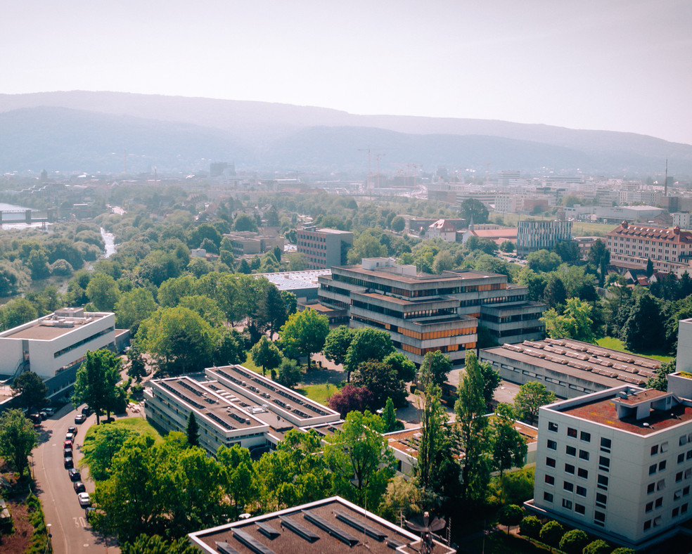 BFW Heidelberg Campusaufnahme aus der Vogelperspektive mit Blick auf den Neckar